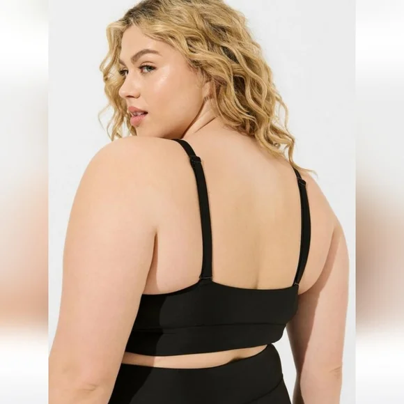 NWT Torrid Wireless Triangle Bikini Top Black - Picture 2 of 9